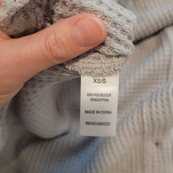 NWT PacSun Grey Waffle Knit Button Up Oversized Shacket Size XS/S - Picture 7 of 7